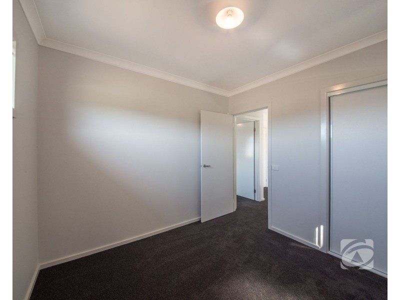 32 Renam Street, Pakenham VIC 3810