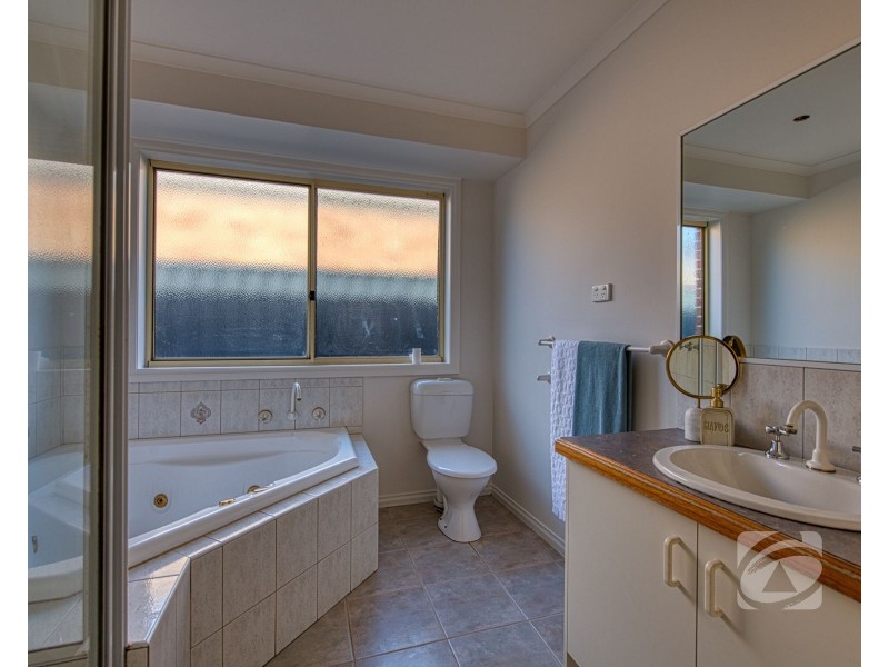 64 Littlecroft Avenue, Narre Warren South VIC 3805