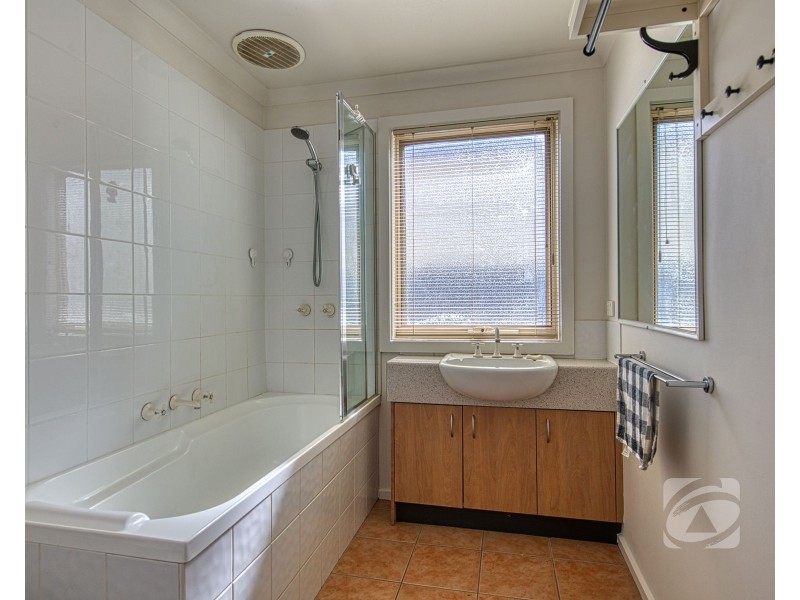 2/52-54 Shinners Avenue, Berwick VIC 3806