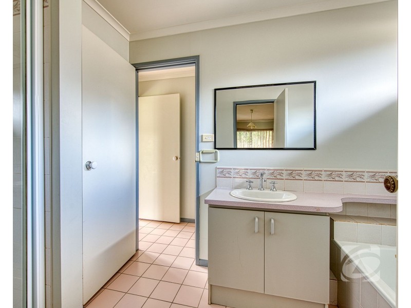 50 Collins Crescent, Berwick VIC 3806