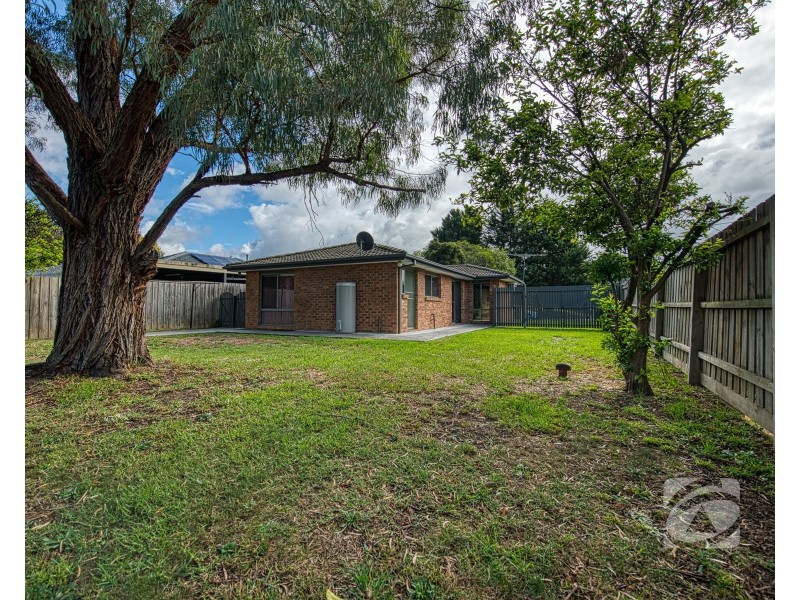 50 Collins Crescent, Berwick VIC 3806