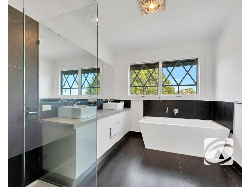 66 Halcyon Way, Narre Warren South VIC 3805