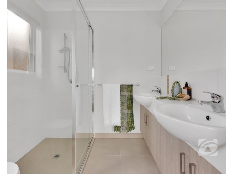 10 Matchett Drive, Clyde VIC 3978