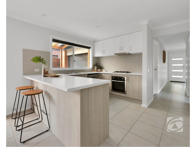 10 Matchett Drive, Clyde VIC 3978