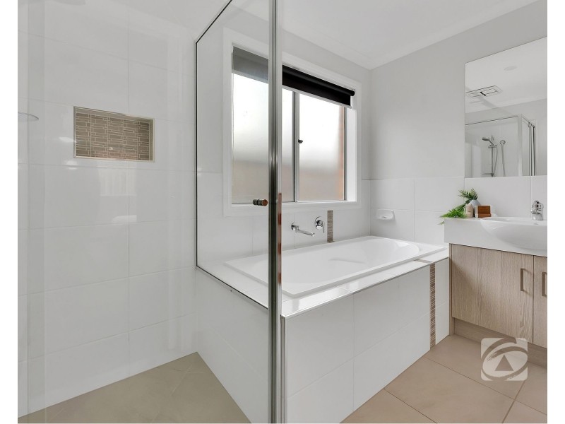 10 Matchett Drive, Clyde VIC 3978