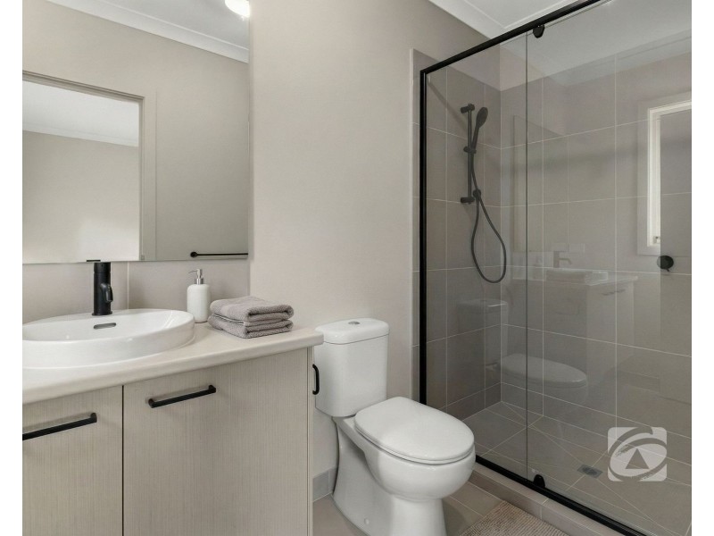 99 Carrera Crescent, Clyde VIC 3978