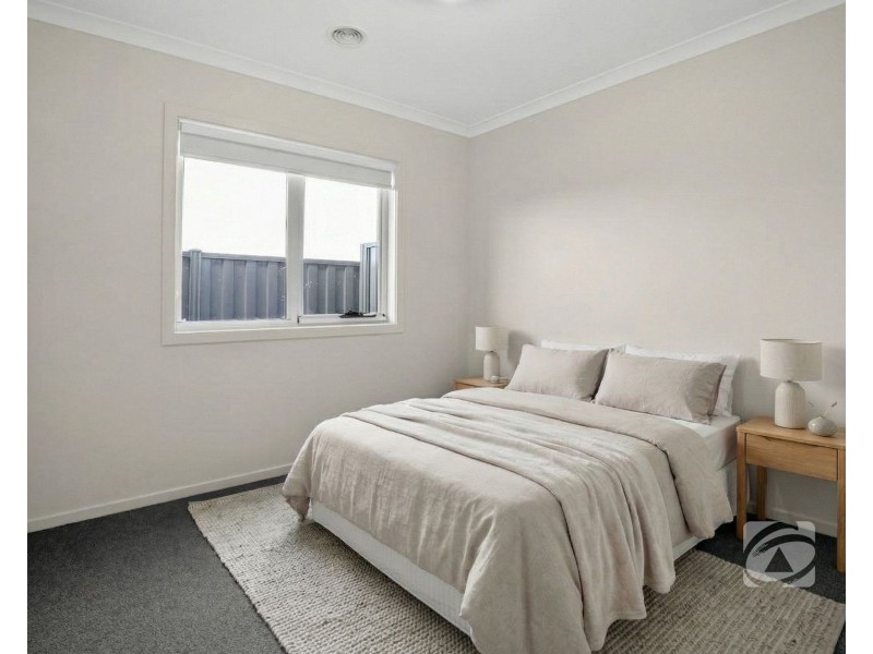 99 Carrera Crescent, Clyde VIC 3978