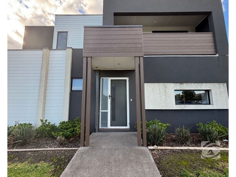 65 Nugget Way, Cranbourne East VIC 3977