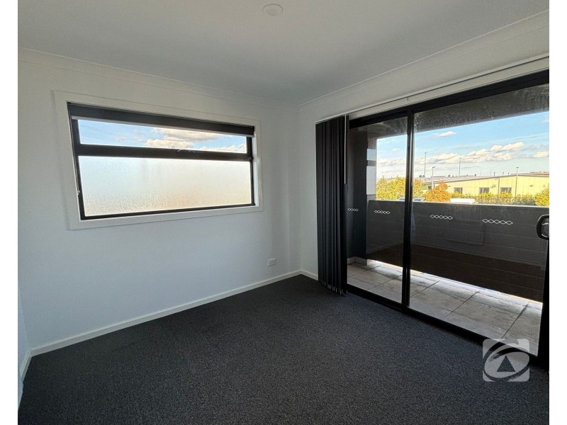 65 Nugget Way, Cranbourne East VIC 3977