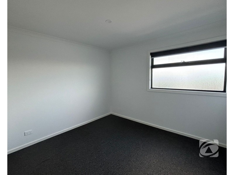 65 Nugget Way, Cranbourne East VIC 3977