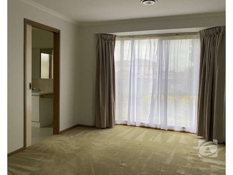 4 Malanda Court, Berwick VIC 3806