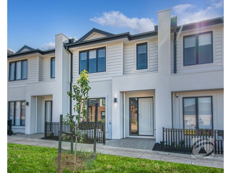 45 Tomatina Way, Berwick VIC 3806