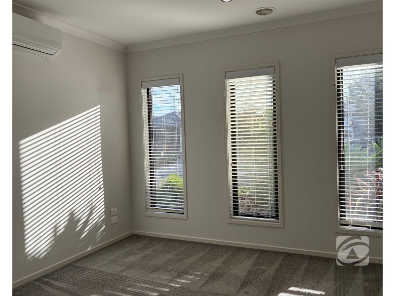 11 Anvil Way, Clyde North VIC 3978