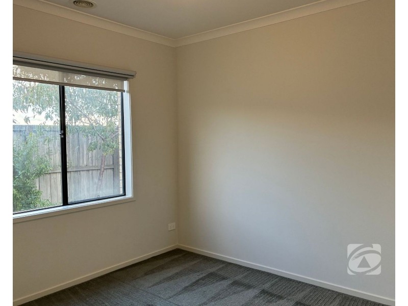 11 Anvil Way, Clyde North VIC 3978