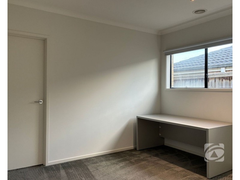 11 Anvil Way, Clyde North VIC 3978