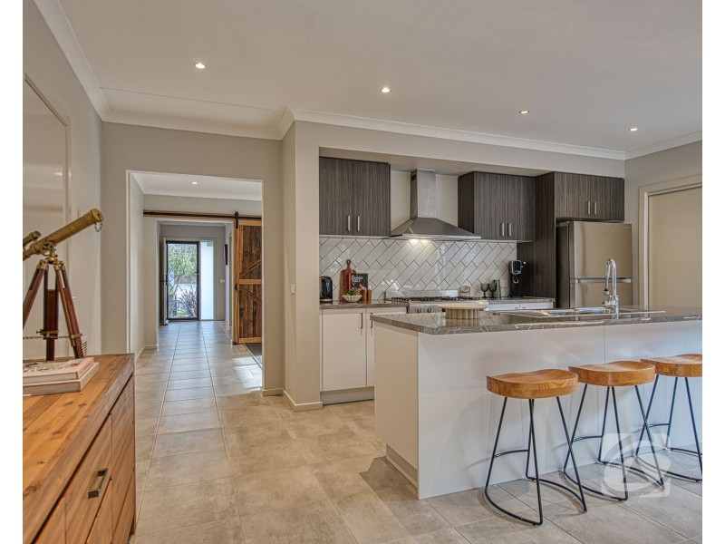 50 Heybridge Street, Clyde VIC 3978