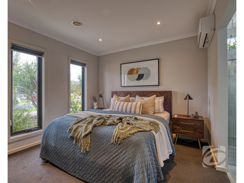 50 Heybridge Street, Clyde VIC 3978