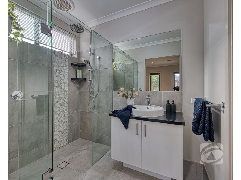 50 Heybridge Street, Clyde VIC 3978