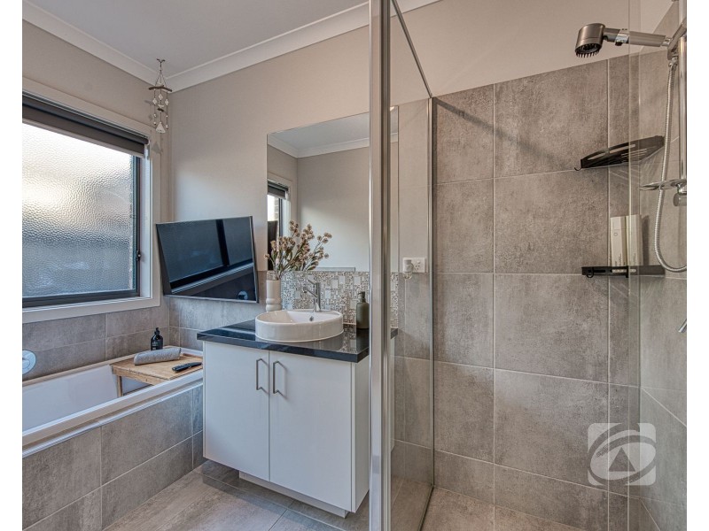 50 Heybridge Street, Clyde VIC 3978