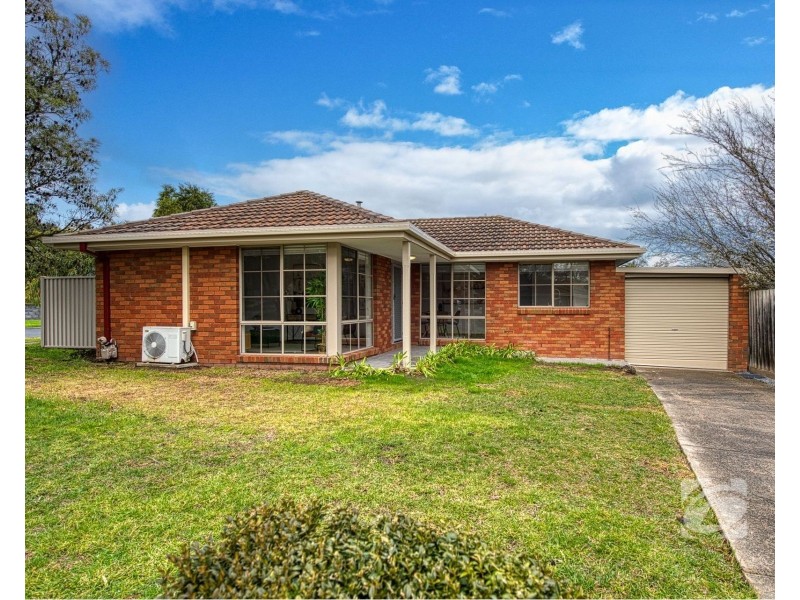 1/42 Strathavan Drive, Berwick VIC 3806