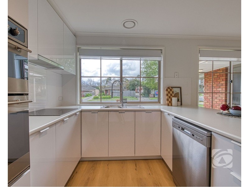 1/42 Strathavan Drive, Berwick VIC 3806