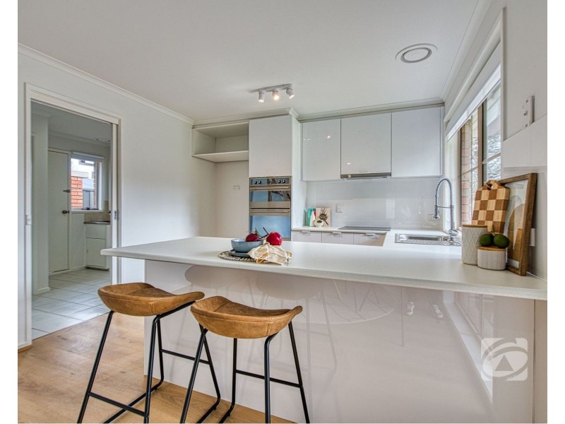 1/42 Strathavan Drive, Berwick VIC 3806