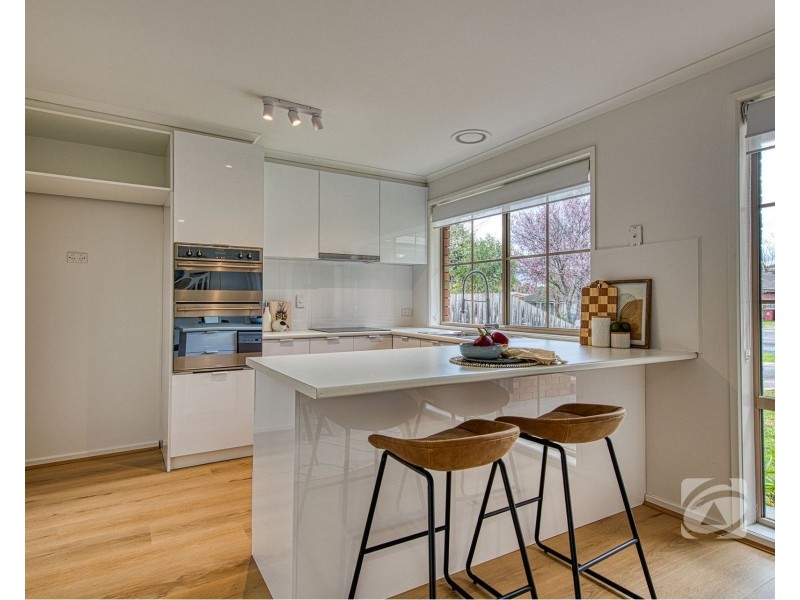 1/42 Strathavan Drive, Berwick VIC 3806