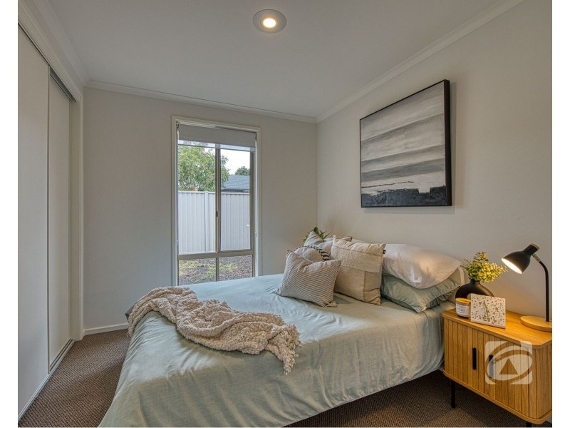1/42 Strathavan Drive, Berwick VIC 3806