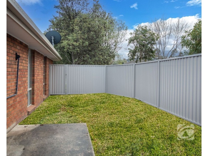1/42 Strathavan Drive, Berwick VIC 3806