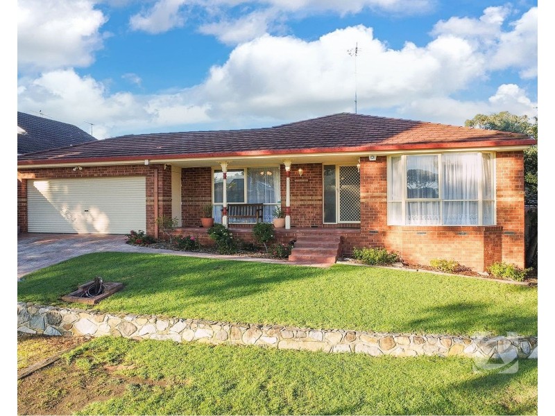4 Garden Court, Berwick VIC 3806