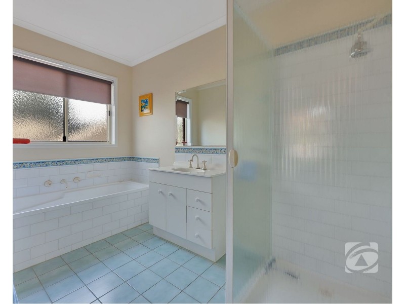 4 Garden Court, Berwick VIC 3806