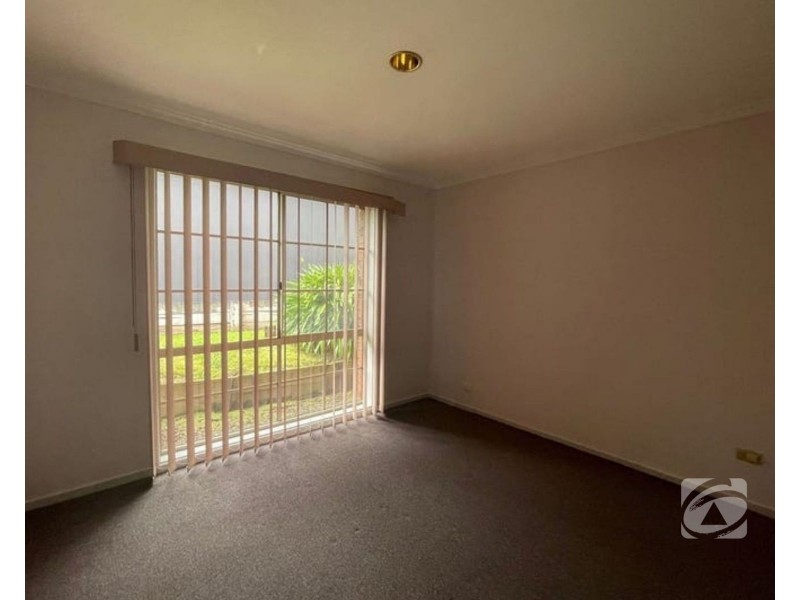 2/57 Amber Crescent, Narre Warren VIC 3805
