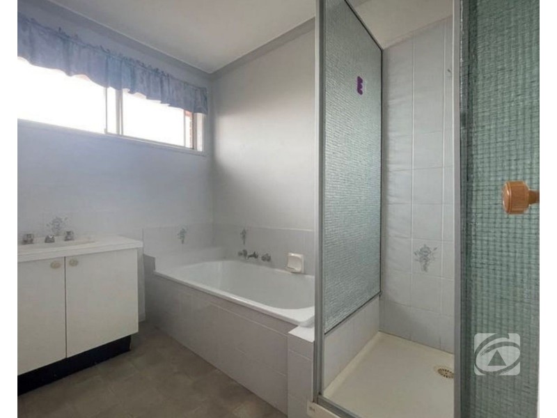 2/57 Amber Crescent, Narre Warren VIC 3805