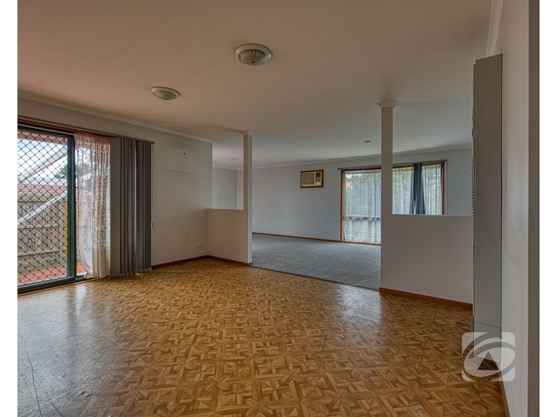 9 Waverley Park Drive, Cranbourne North VIC 3977