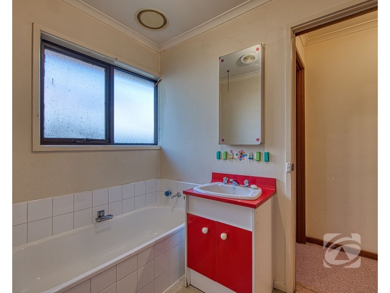 18 Oban Close, Endeavour Hills VIC 3802