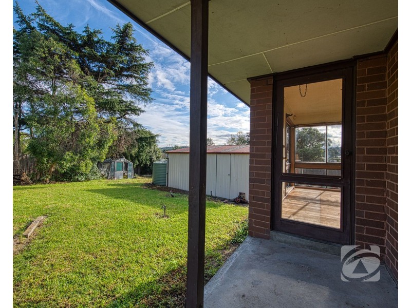 18 Oban Close, Endeavour Hills VIC 3802
