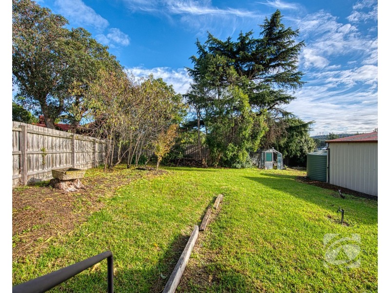 18 Oban Close, Endeavour Hills VIC 3802