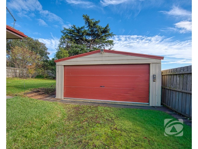 18 Oban Close, Endeavour Hills VIC 3802