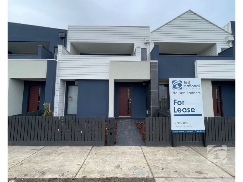 15 Guell Lane, Clyde North VIC 3978