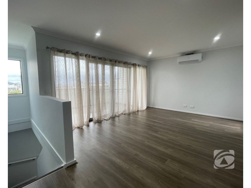 15 Guell Lane, Clyde North VIC 3978