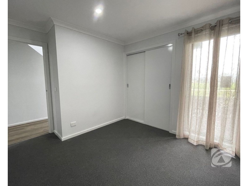 15 Guell Lane, Clyde North VIC 3978