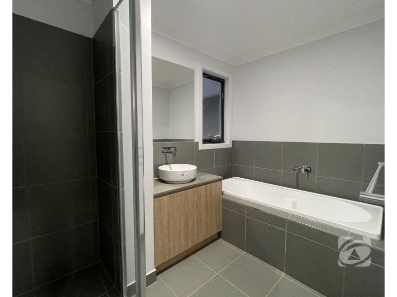 15 Guell Lane, Clyde North VIC 3978