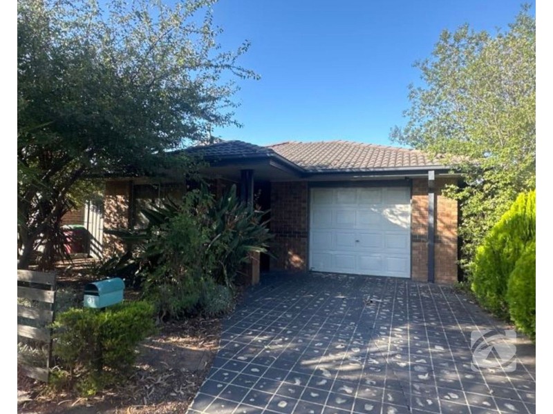 39 Melzak Way, Berwick VIC 3806