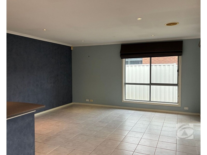 39 Melzak Way, Berwick VIC 3806