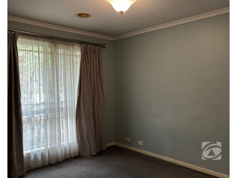 39 Melzak Way, Berwick VIC 3806