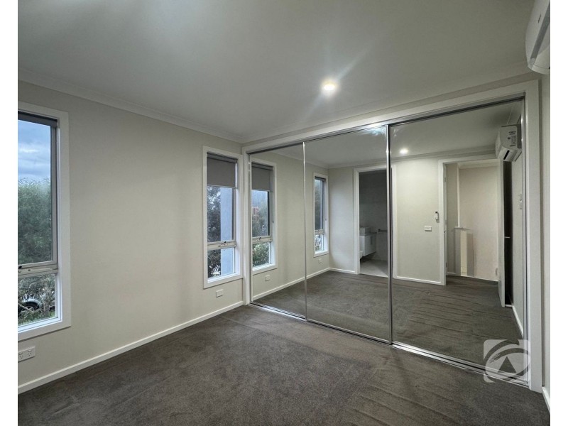 6 Ascot Park Drive, Pakenham VIC 3810