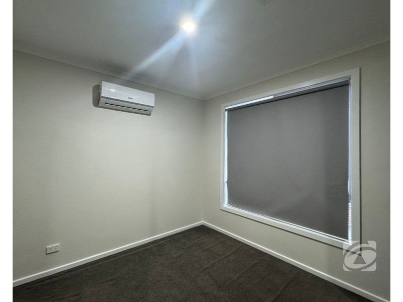 6 Ascot Park Drive, Pakenham VIC 3810