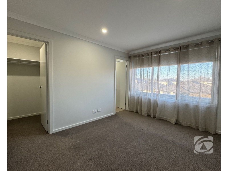 5 Greenhouse Grange, Officer VIC 3809