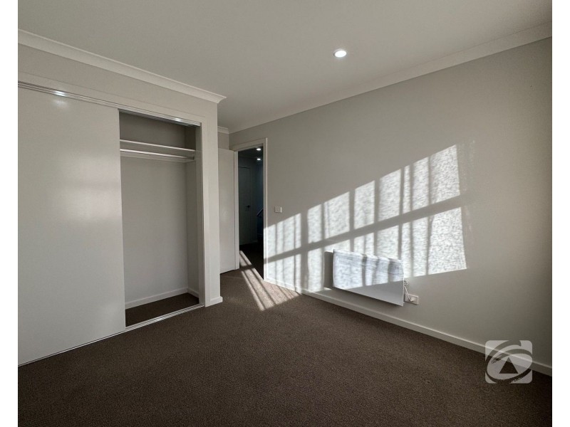 5 Greenhouse Grange, Officer VIC 3809