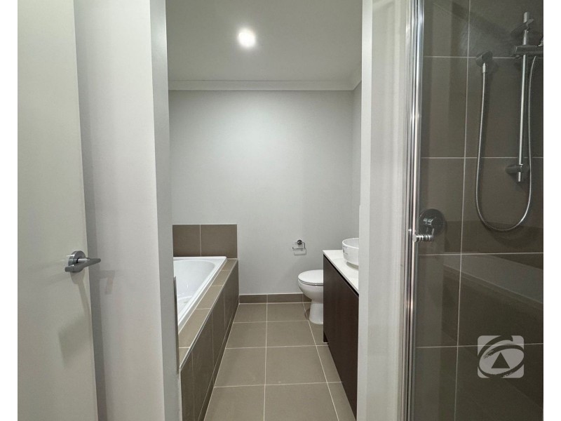 5 Greenhouse Grange, Officer VIC 3809
